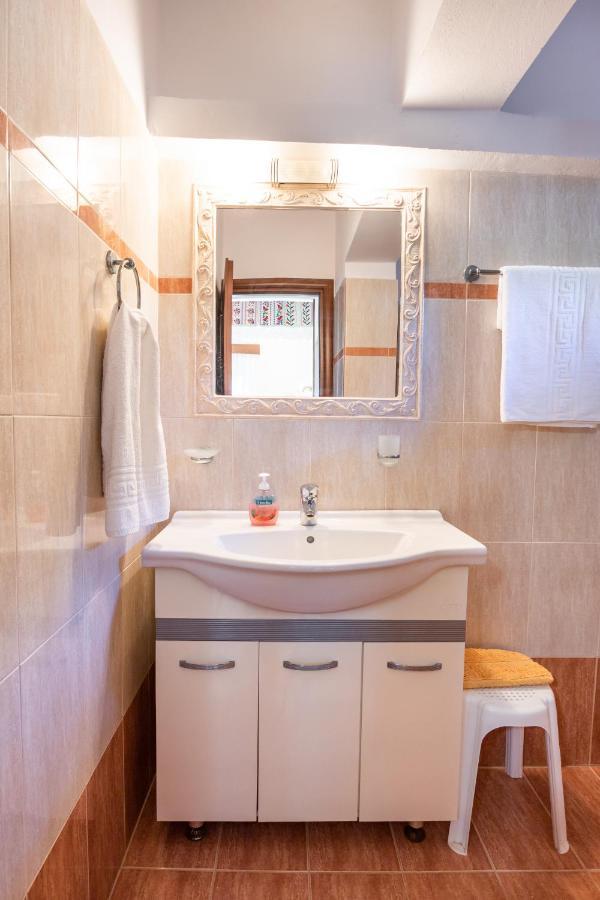 Venetia'S Garden Apartment Lefkos  Екстериор снимка